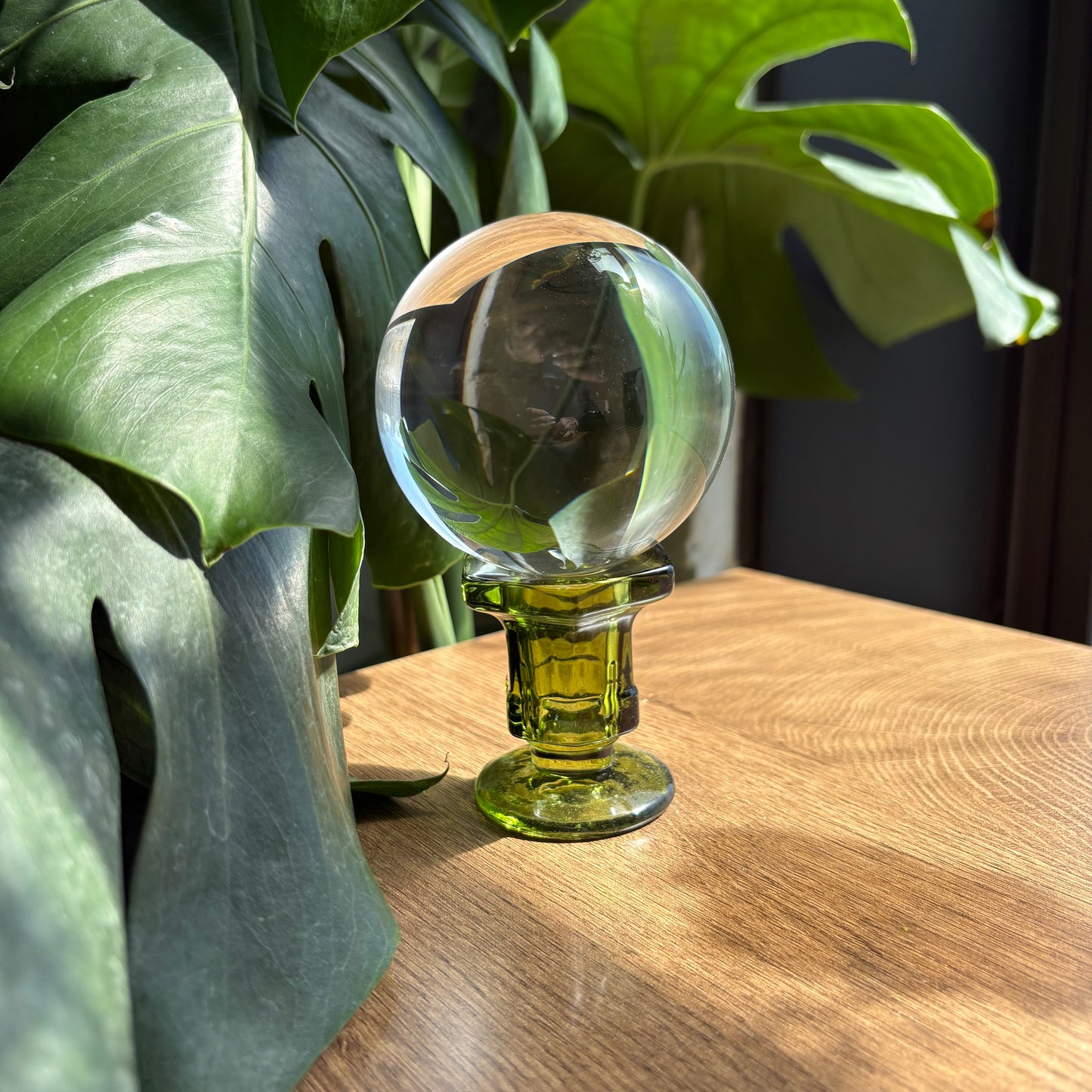 sm glass sphere stand (green)