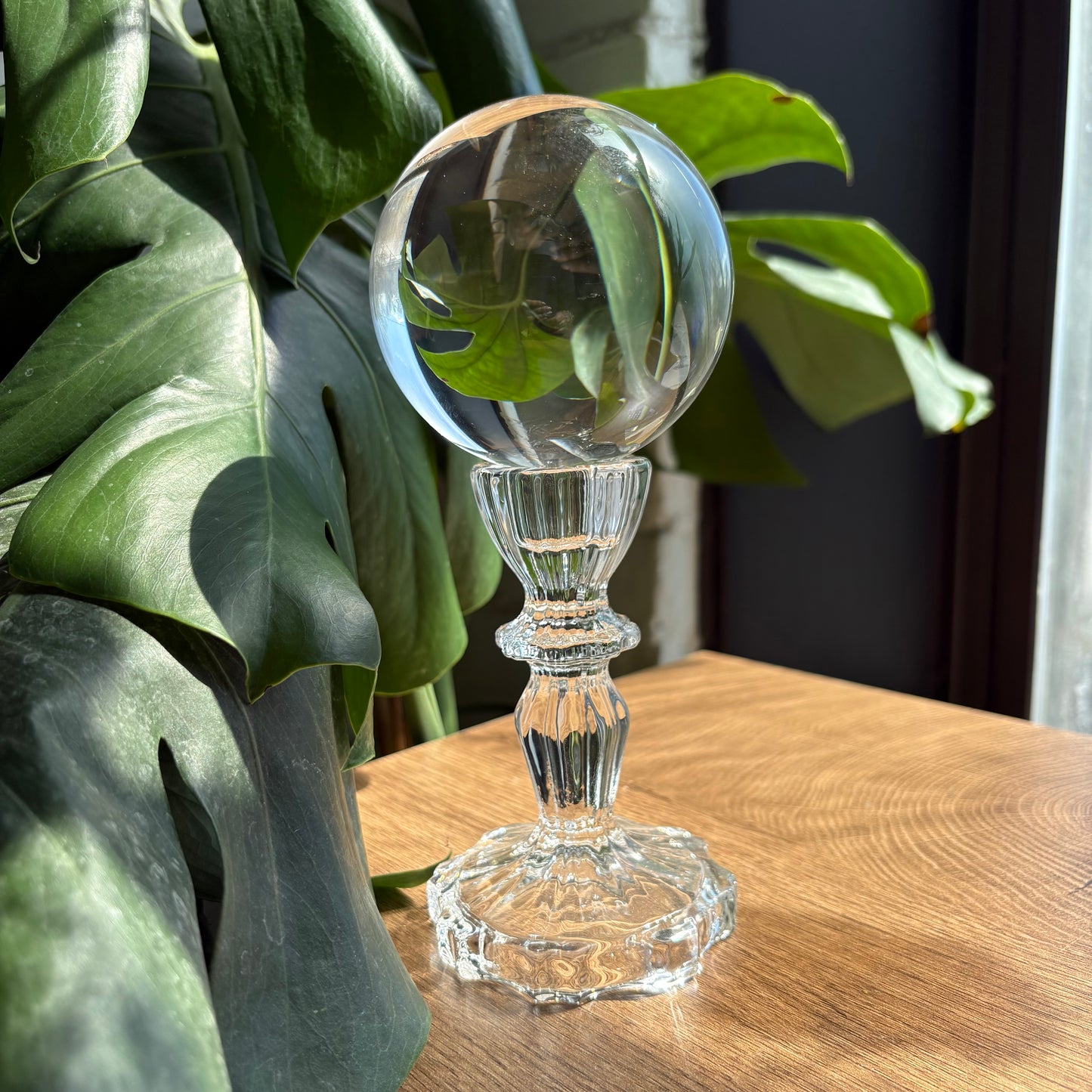 lg glass sphere stand (clear)