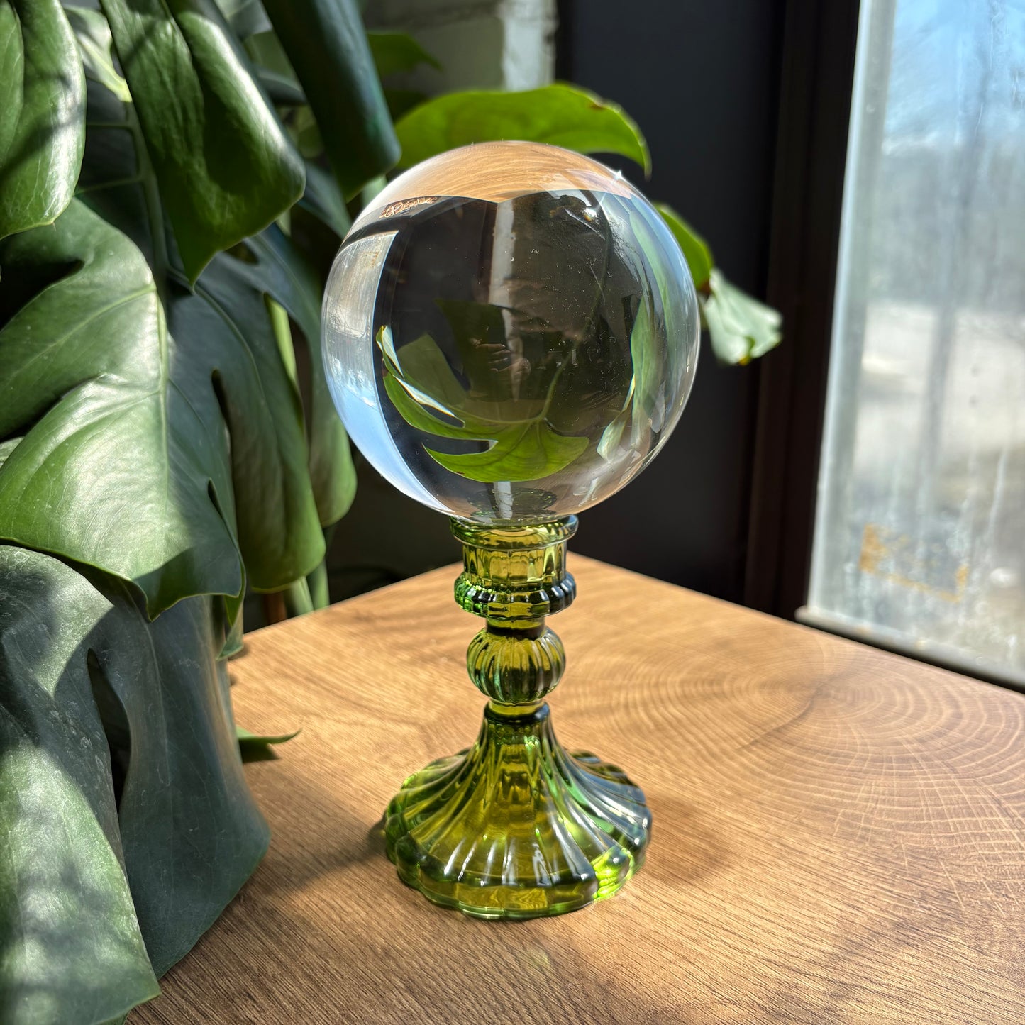 lg glass sphere stand (green)
