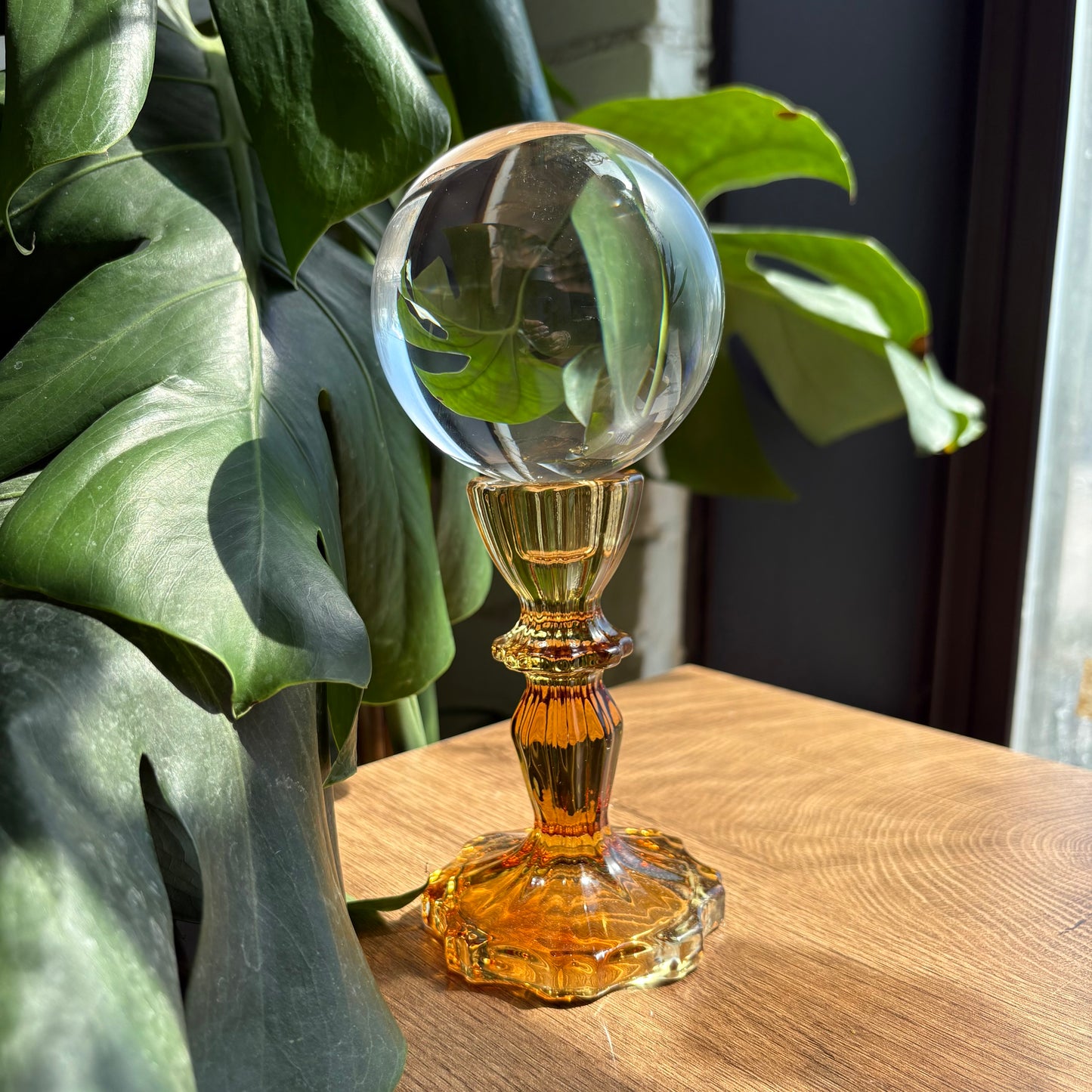 lg glass sphere stand (amber)